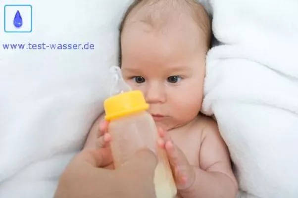 Bild: Bei Schwangerschaft oder mit Kleinkind – Trinkwasser testen