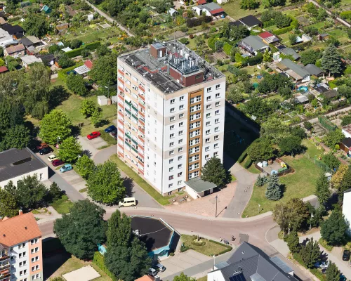 NEUBI modernisiert Hochhaus in Sandersdorf Bild: NEUBI modernisiert Hochhaus in Sandersdorf