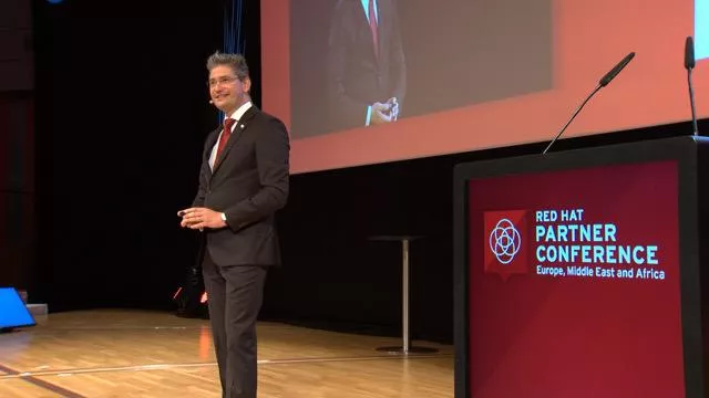 Bild: accessec GmbH: Die Keynote von Sebastian Rohr auf der 7. Red Hat EMEA Partner Conference