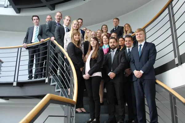 Auszubildende der Volksbank Mittelhessen absolvieren soziales Praktikum Bild: Auszubildende der Volksbank Mittelhessen absolvieren soziales Praktikum