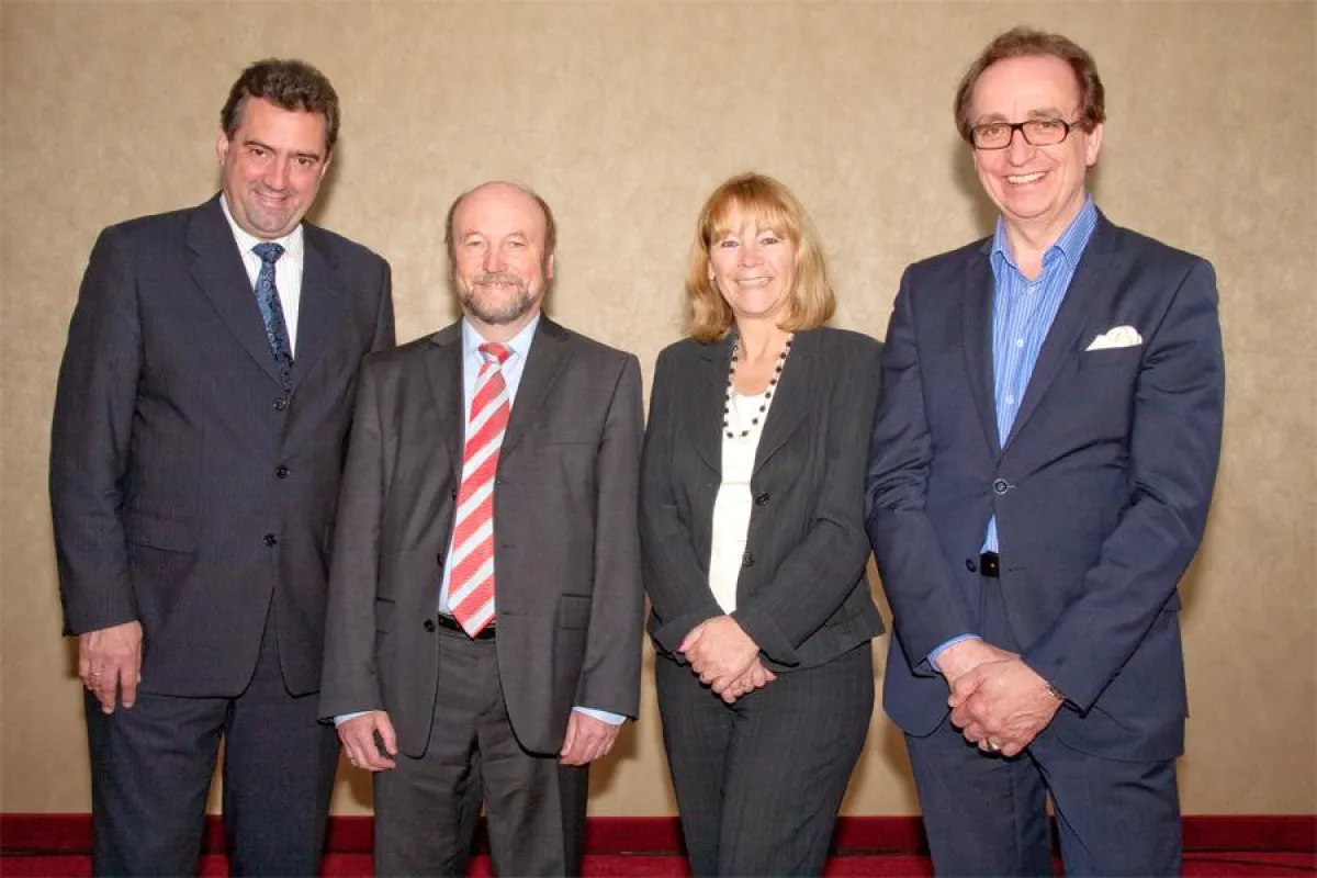 Der neue Vorstand der Marketinginitiative der Wohnungsbaugenossenschaften Deutschland e.V. ( v.r.n.l.) : Helmut Knüpp ( Vorsitzender ), Christa Kolb-Schwenk, Siegfried Lorenz, Ulrich Stallmann; es feh