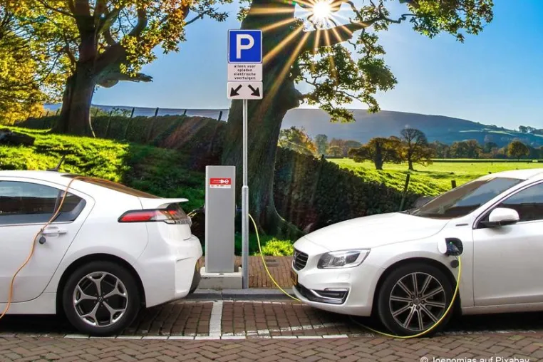 Bild: Klebstoffe im Automobilbau: E-Mobilität – nur mit Klebstoffen!