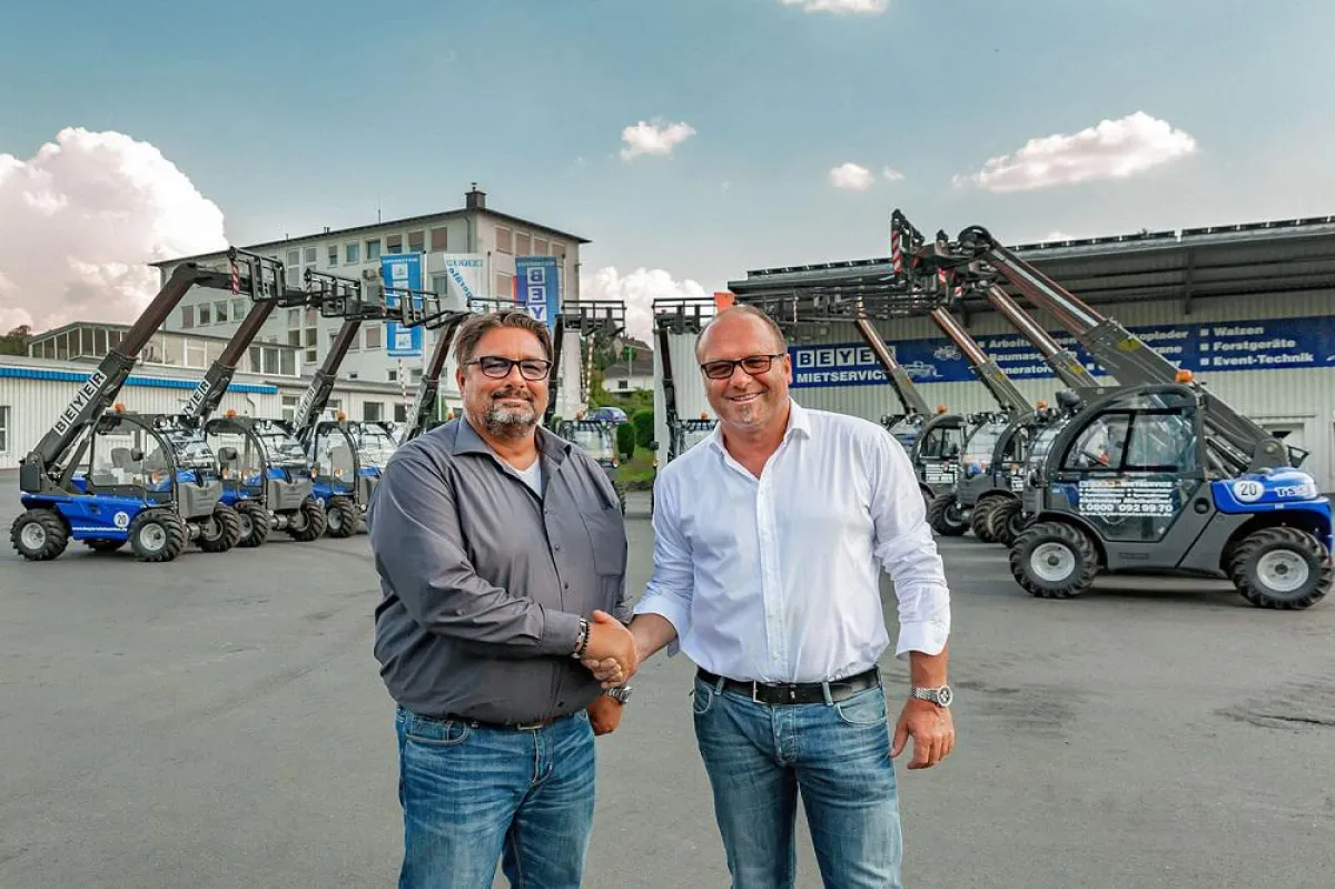 v.l. Thomas Kirchhoff (AUSA) und Dieter Beyer (BEYER-Mietservice KG)