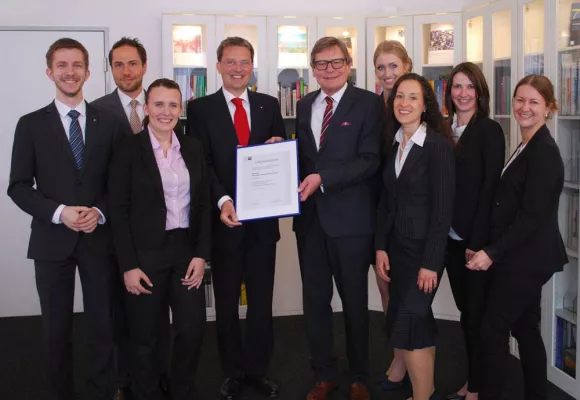 Bild: Mandat Managementberatung: 25 Jahre und hellwach