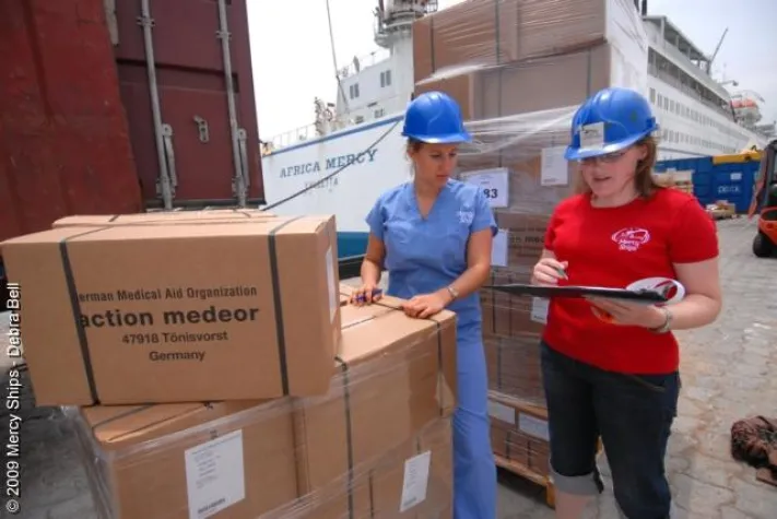 Bild: Medeor stattet Krankenhausschiff mit Medikamenten aus