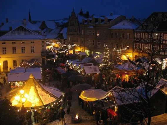 Nikolaus statt Santa Claus - Im oberfränkischen Kronach besinnt man sich auf ein traditionelles Weihnachtsfest Bild: Nikolaus statt Santa Claus - Im oberfränkischen Kronach besinnt man sich auf ein traditionelles Weihnachtsfest