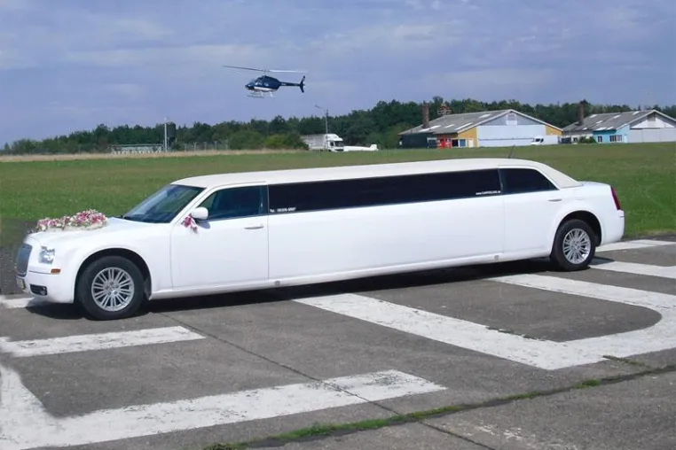 Mit Eleganz und Fahrkomfort in den „Schönsten Tag im Leben“ Bild: Mit Eleganz und Fahrkomfort in den „Schönsten Tag im Leben“