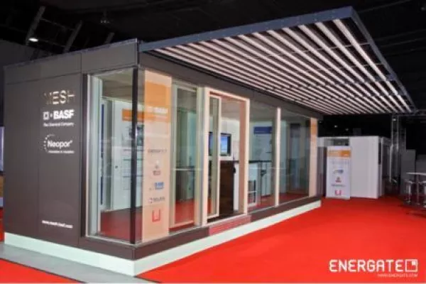 Bild: Mobiles Energiesparhaus der BASF mit ENERGATE-Fenstern geht auf Reise durch Europa