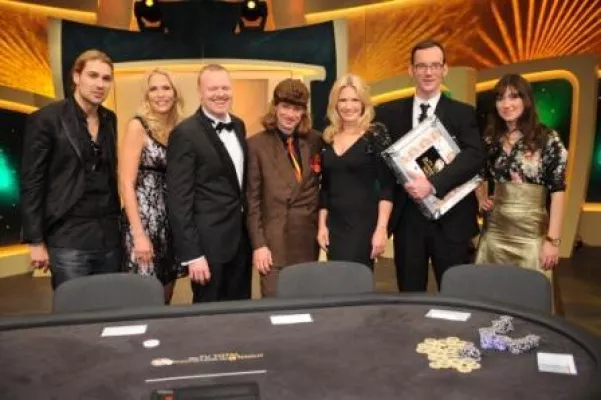 Münchener besiegt alle und gewinnt 50.000 Euro bei der „TV Total PokerStars.de Nacht“ Bild: Münchener besiegt alle und gewinnt 50.000 Euro bei der „TV Total PokerStars.de Nacht“