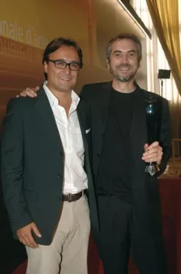 Bild: Alfonso Cuarón gewinnt den ‚Persol Prize for Style‘ bei den 63. Internationalen Filmfestspielen