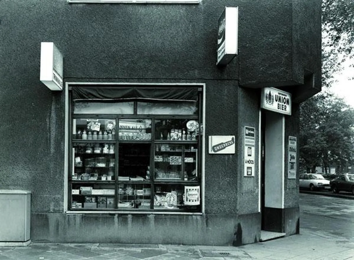 Tata Ronkholz | Trinkhalle | o.J. | Fotografie: s/w | Maße: 31 x 40,6 cm