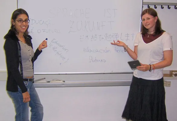 Bild: Samba und Einstein an der F+U Heidelberg