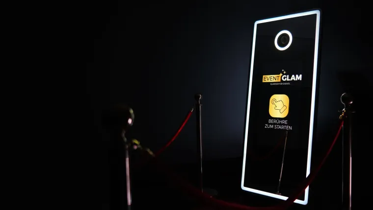 Fotospiegel mieten: Das interaktive Highlight für Events Bild: Fotospiegel mieten: Das interaktive Highlight für Events