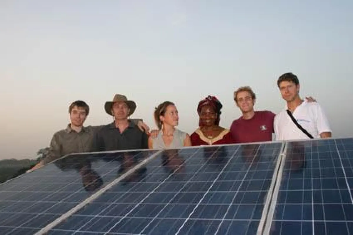 Crew in Togo v.l.n.r.: Björn Winter, Mathias Raquet, Sandra Lust, Roubatou Affo-Tenin, Busso von Bismarck, Sven Lehmann