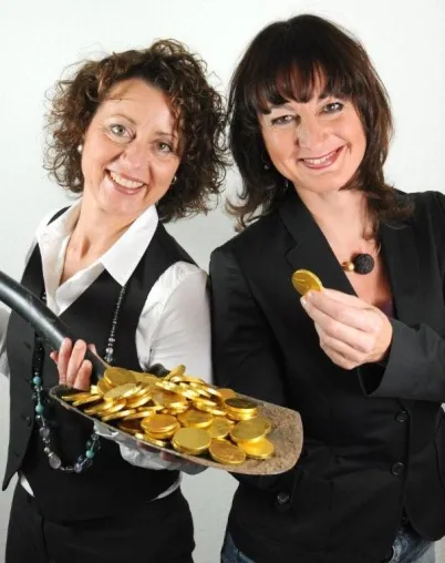 Goldschürferinnen kitzeln musikalisch versteckte Talente aus Mitarbeitern heraus Bild: Goldschürferinnen kitzeln musikalisch versteckte Talente aus Mitarbeitern heraus