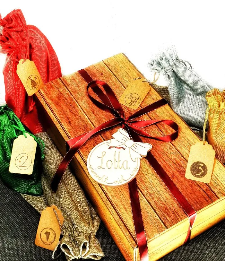 Adventskalender mit fünf Türchen