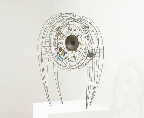 Bild: PETER VOGEL [ Blink...Zwitscher...Surrrr ] Interaktive Objekte in der Galerie Kasten