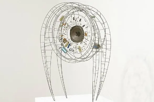 Bild: PETER VOGEL [ Blink...Zwitscher...Surrrr ] Interaktive Objekte in der Galerie Kasten