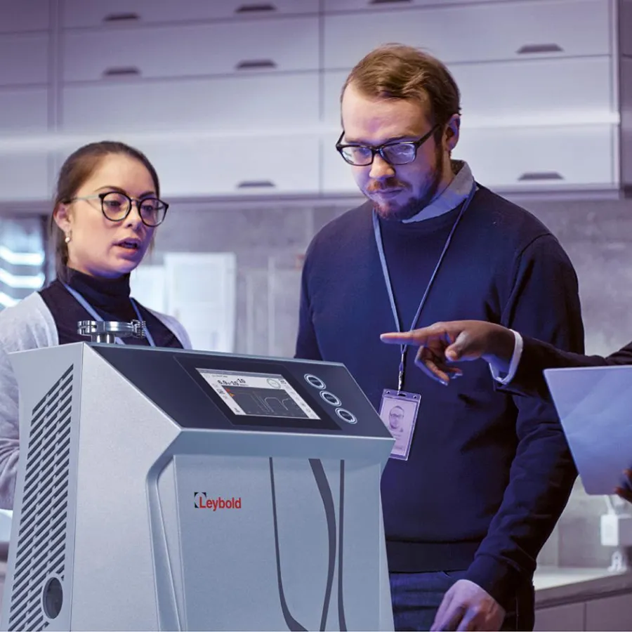 Neuer Helium-Leckdetektor PHOENIX 4 von Leybold