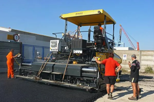 Bild: BOMAG auf der SAMOTER: Weltpremiere des Fertigers BF 800