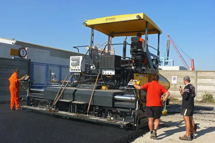 Bild: BOMAG auf der SAMOTER: Weltpremiere des Fertigers BF 800