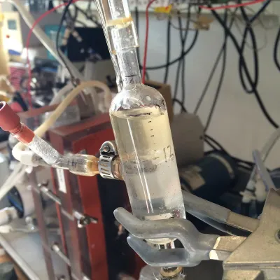 Aus Abwässern der Joghurtproduktion sollen Viehfutter und Flugzeug-Kraftstoffe entstehen Bild: Aus Abwässern der Joghurtproduktion sollen Viehfutter und Flugzeug-Kraftstoffe entstehen