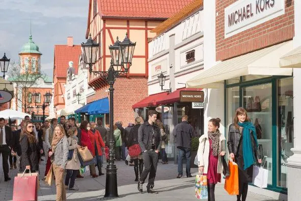 Sonntagsshopping zum Final Sale und tolle Geschenkideen zum Valentinstag im Designer Outlet Neumünster Bild: Sonntagsshopping zum Final Sale und tolle Geschenkideen zum Valentinstag im Designer Outlet Neumünster