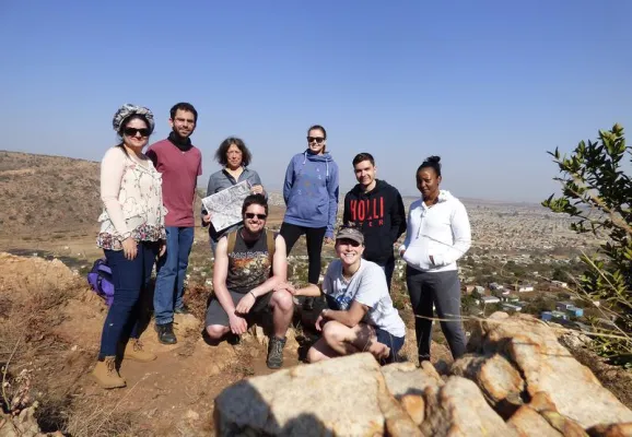 Bild: Studierende der Hochschule Karlsruhe entwickeln mit südafrikanischen Studierenden Smartphone-Apps