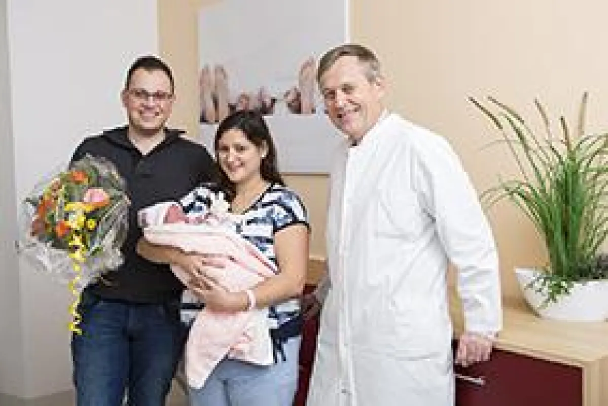 Isabella wurde morgens um 6:45 Uhr geboren, wiegt 3250 Gramm und ist 53 Zentimeter groß.