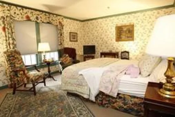 Bild: Country Inn in Deerfield, Massachusetts, feiert 125 Jahre mit neuer Taverne