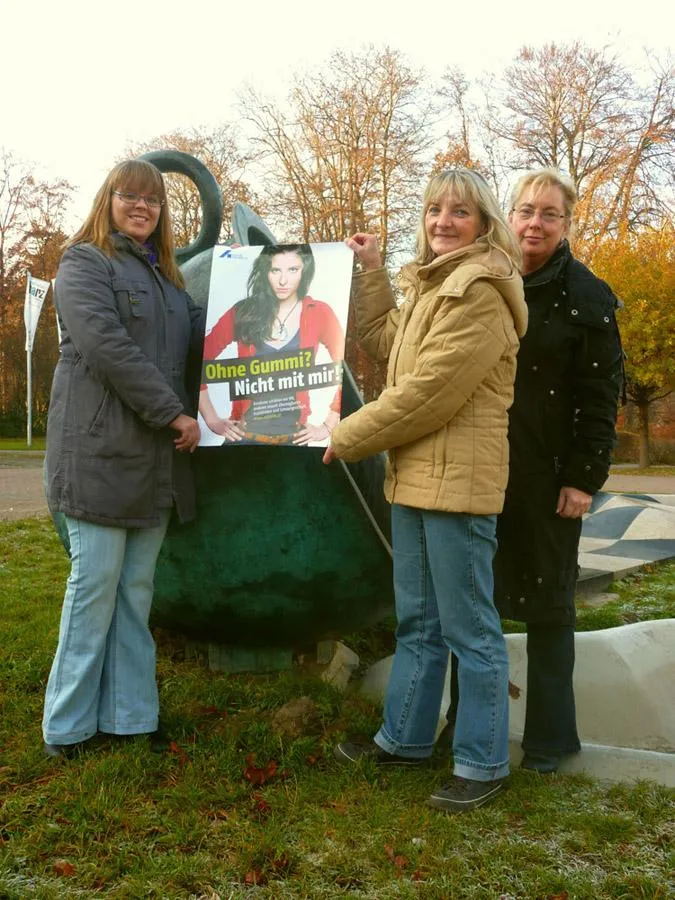 Sandra Skolik (l.) vom HIT e.V. organisiert den Welt-AIDS-Tag.