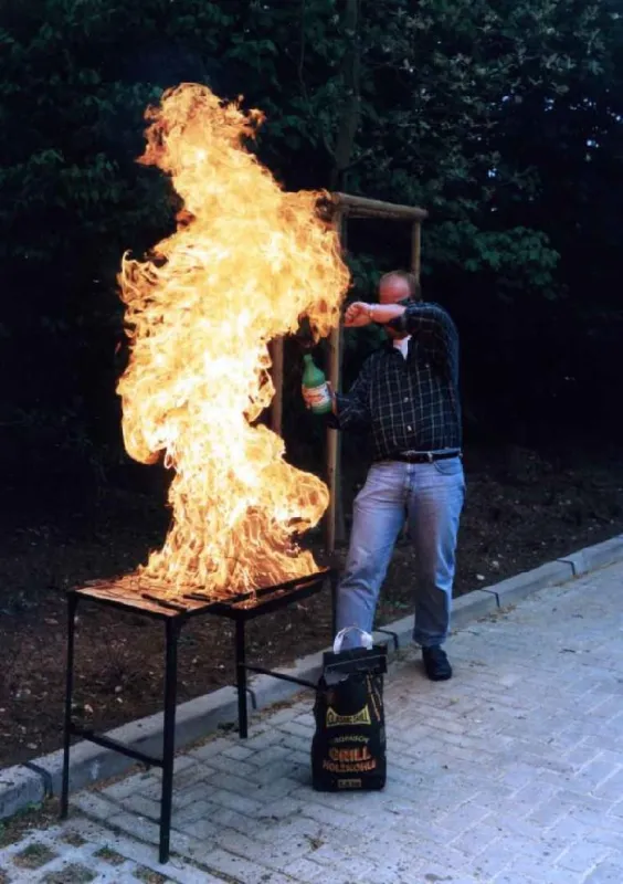 Das Spiel mit dem Feuer scheint vielen Spaß zu machen. Die möglichen Folgen werden unterschätzt.