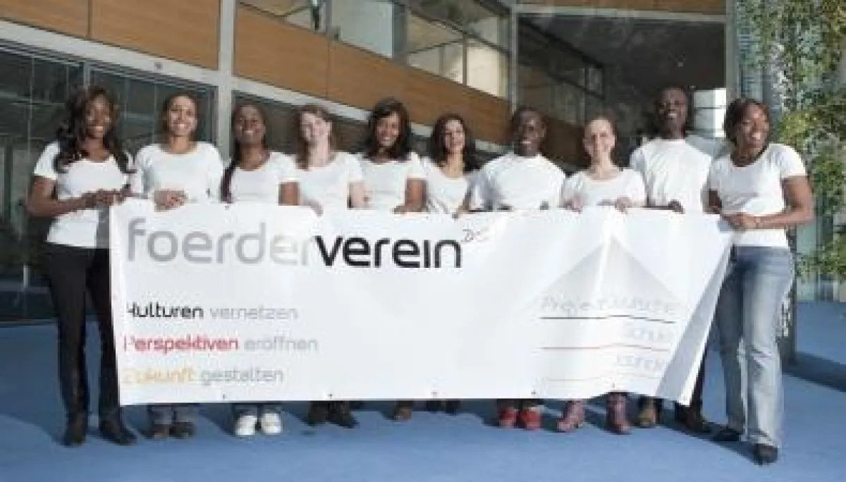 Viele kreative Köpfe verschiedenster Herkunft und Ausbildung haben ihre Vorstellungen von einer ?Grünen Schule der Zukunft? zu einem gemeinsamen Ganzen werden lassen.