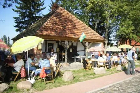 Bild: In Teschow in dei Museumsbäckerie is wedder Backdag