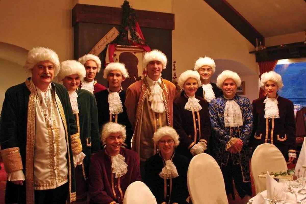 Das Team vom Romantikhotel Schloss Rheinfels in \