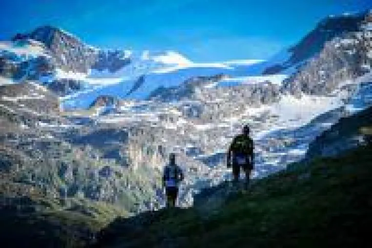 Bild: Waldlauf über der Baumgrenze: Trail Running im Aostatal