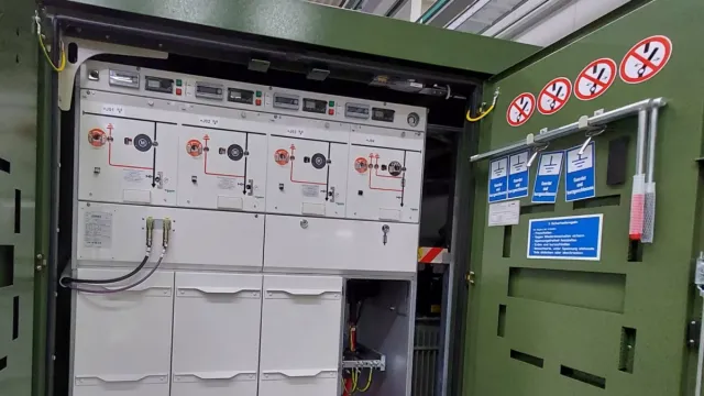 Bild: HanseWerk-Tochter Schleswig-Holstein Netz errichtet fernsteuerbare Ortsnetzstation in der Gemeinde Quarnstedt