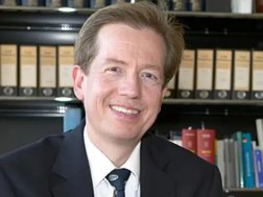 Alkoholsucht kann bei fehlender Entwöhnungsbereitschaft eine Kündigung rechtfertigen Bild: Alkoholsucht kann bei fehlender Entwöhnungsbereitschaft eine Kündigung rechtfertigen