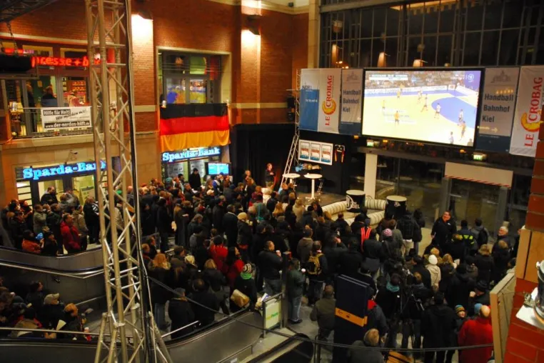 Public Viewing der Handball-WM 2011 im Handballbahnhof Kiel Bild: Public Viewing der Handball-WM 2011 im Handballbahnhof Kiel