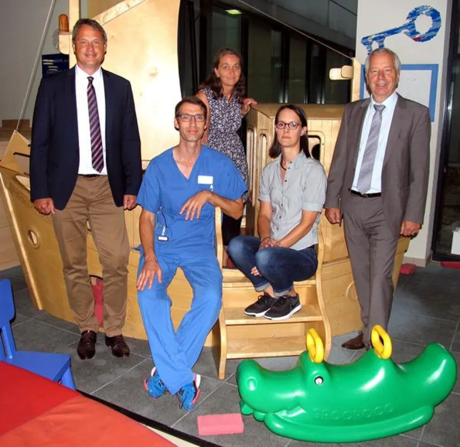 Alle an der Kindernachsorge Beteiligten sitzen im Häfler Mutter-Kind-Zentrum nun ?in einem Boot?.