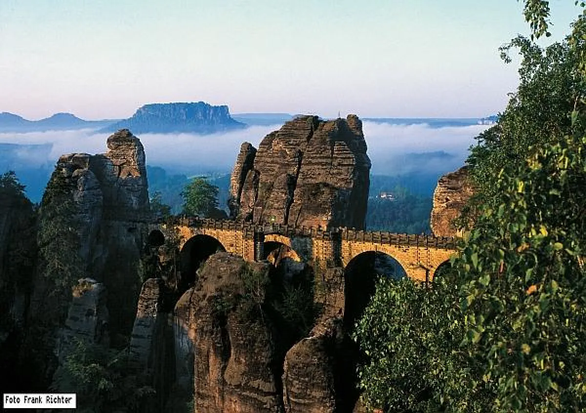 Ohne Flugzeug erreichbar: Die Bastei im Elbsandsteingebirge (Foto: Frank Richter)