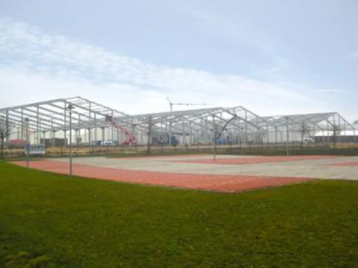 Ein echter Husen – die dreischiffige Lagerhalle für das Unternehmen Schomaker