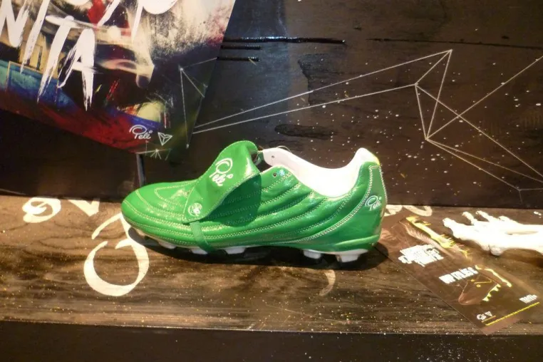 Bild: Die Fußballschuhe der Torschützen der 50. Bundesliga-Saison 2012/13: Kießling, Meier, Ibisevic & Co.