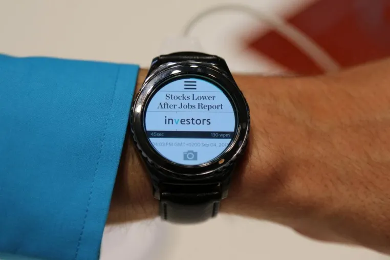 Spritz Lesetechnik gestaltet Apps auf Samsung’s neuer Smartwatch Gear S2 Bild: Spritz Lesetechnik gestaltet Apps auf Samsung’s neuer Smartwatch Gear S2