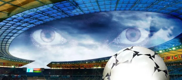 DIE ERSTE ROTE KARTE DER WM 2014 Bild: DIE ERSTE ROTE KARTE DER WM 2014