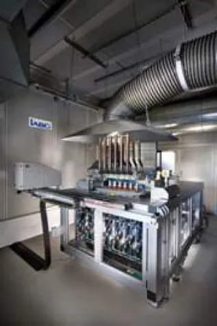 Bild: IABG nimmt innovativen Zylinderkopfprüfstand in Betrieb