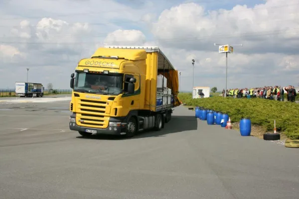 Bild: Mehr Sicherheit im Straßenverkehr