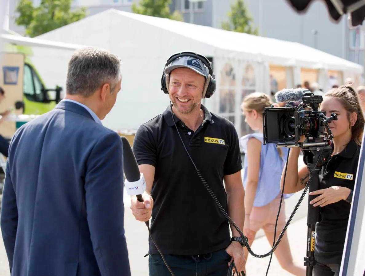 Michael Kraus, CEO von noxus.TV bei der Aufnahme eines Interviews
