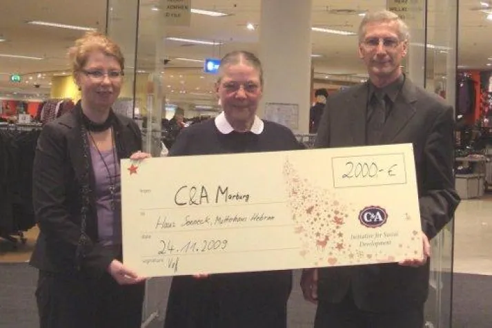 Bild: Spende von C&A an die Marburger Diakonissen