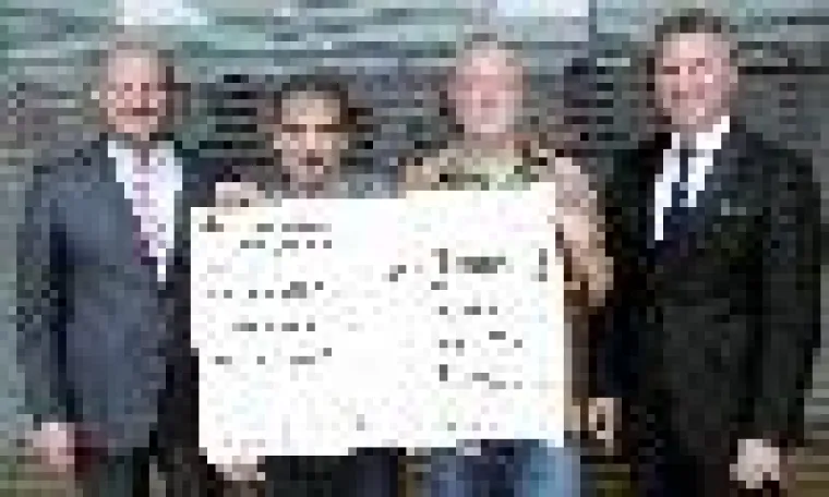 Bild: Kunstverein Nürtingen erhält 1.000 Euro von der Kreissparkasse für Ausstellungsprojekt „TextilZeit“